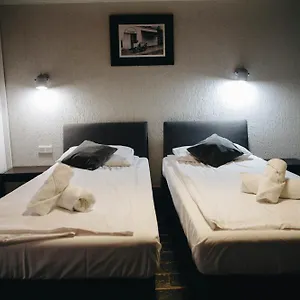 platan-apartments-cosy-and-unique-studio-big-bed.krakowhotelspoland.com/