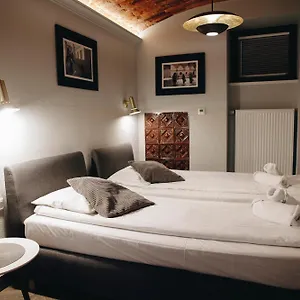 platan-apartments-5-min-main-sqr-large-bed-unique.krakowhotelspoland.com/